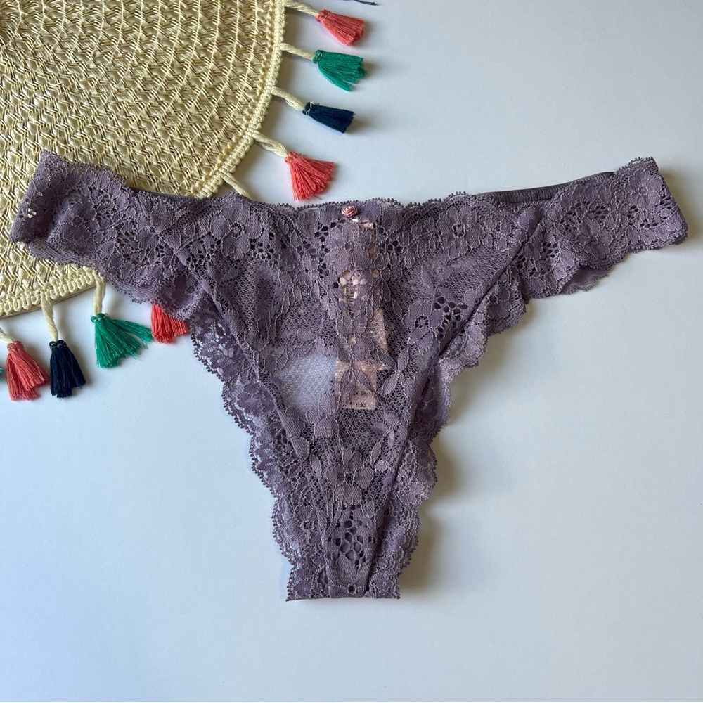 Victoria's Secret Dream Angels Lace Thong Panty Frozen Plum M NEW